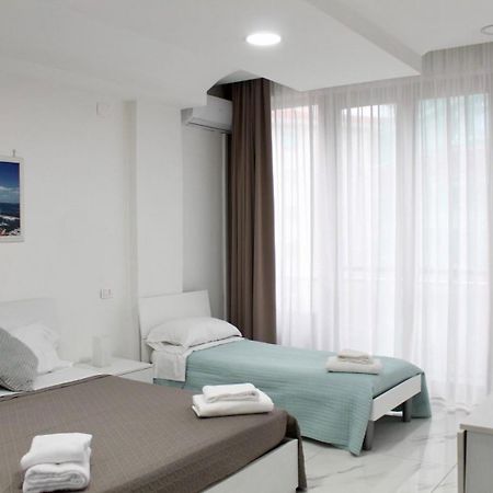 B&B Central Rooms 137 Νάπολη Εξωτερικό φωτογραφία