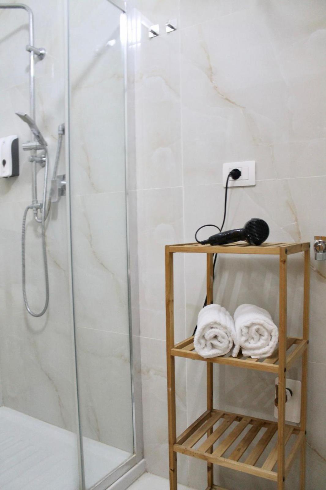 B&B Central Rooms 137 Νάπολη Εξωτερικό φωτογραφία