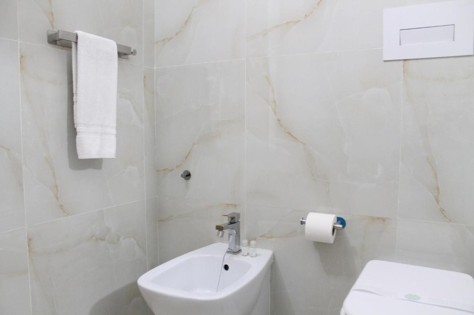 B&B Central Rooms 137 Νάπολη Εξωτερικό φωτογραφία