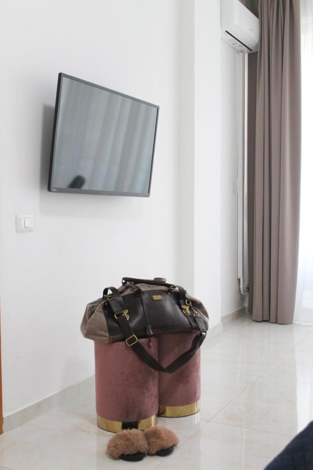 B&B Central Rooms 137 Νάπολη Εξωτερικό φωτογραφία