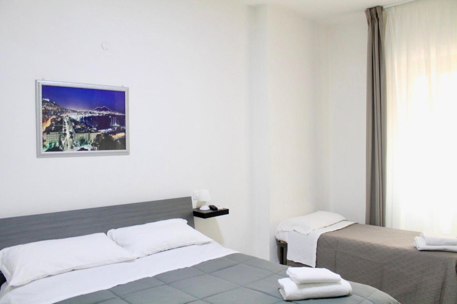 B&B Central Rooms 137 Νάπολη Εξωτερικό φωτογραφία